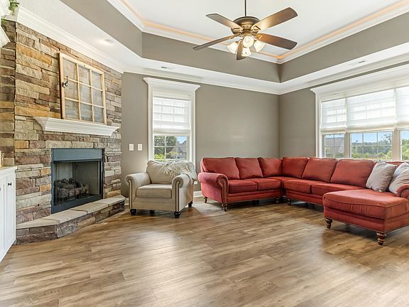 5th image of 655 E Ridge Water Dr