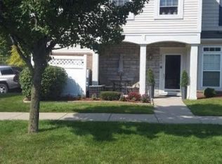 25699 Maritime Cir N, Harrison Township, MI 48045