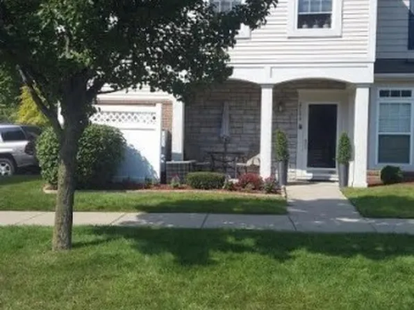 25699 Maritime Cir N, Harrison Township, MI 48045
