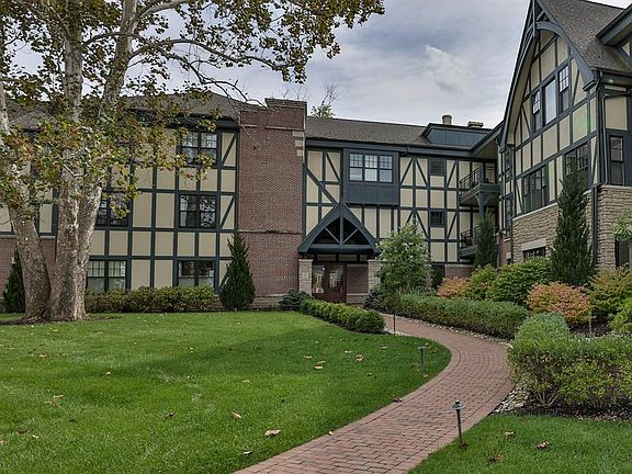 2nd image of 6901 Murray Ave #204