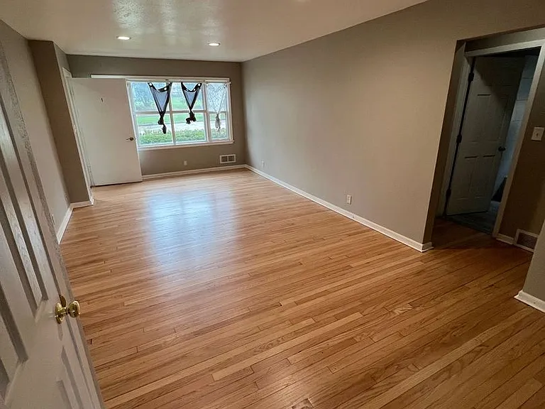1122 E Singer Cir. (4 Unit) — Photo 3
