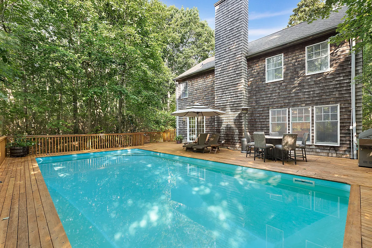 Building Photo - 25 Old Sag Harbor Rd