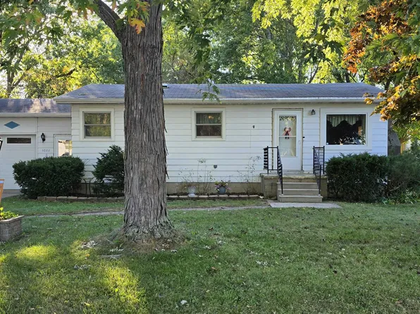 5088 Oakhurst Ct, Bay City, MI 48706
