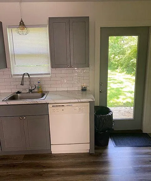 803 Ridgeway Ave — Photo 4