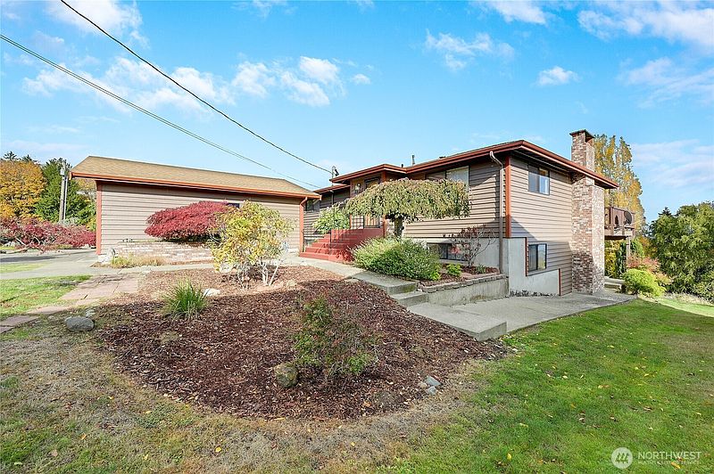 3rd image of 2601 2nd Avenue E