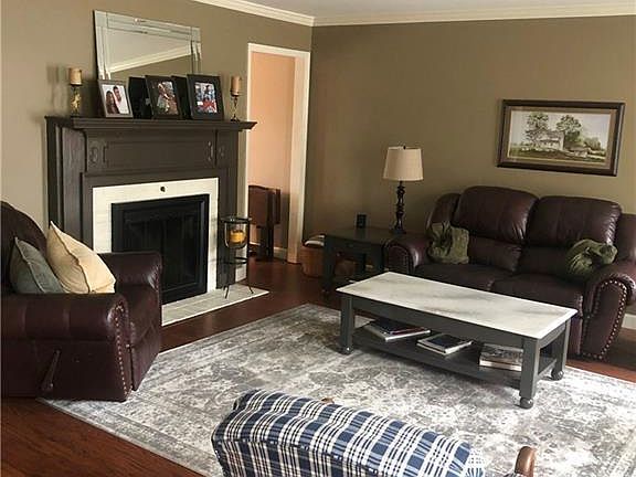 3rd image of 105 Pearce Pl #105