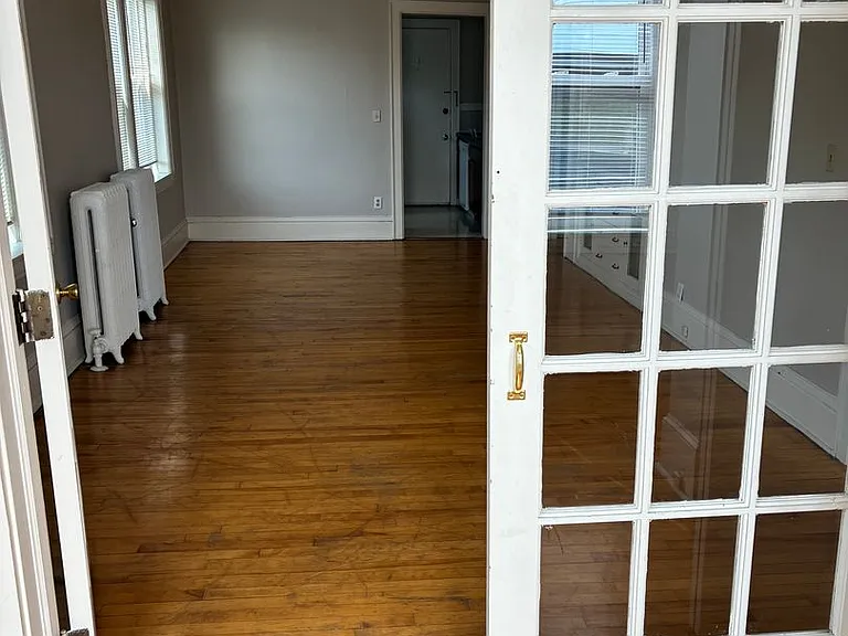 2118 Dupont Ave S — Photo 6