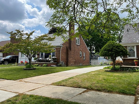 2nd image of 7834 Balfour Ave
