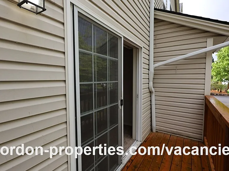 16913 NE Halsey St — Photo 17