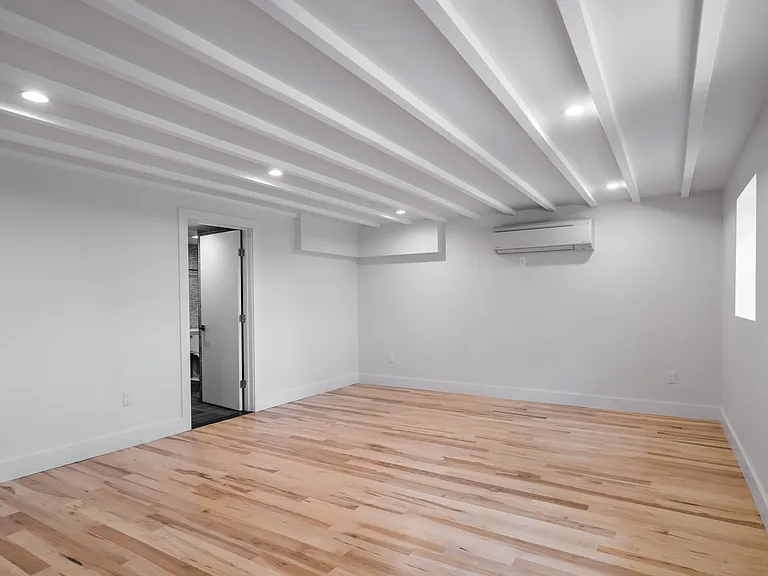 31 Orient Ave #PARLOR — Photo 12