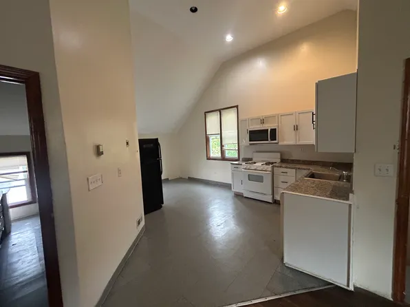54 Clyde St Floor 3, Pawtucket, RI 02860