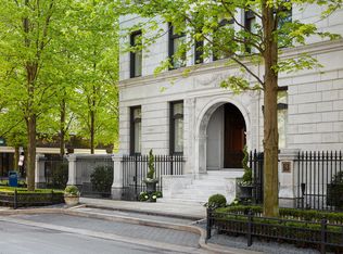 1932 N Burling Street Chicago, Illinois, United States – Luxury