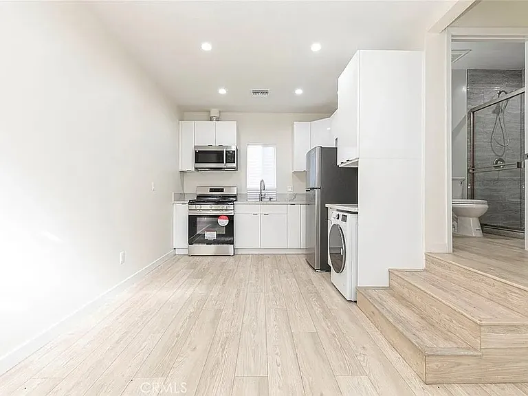8002 Hazeltine Ave — Photo 14