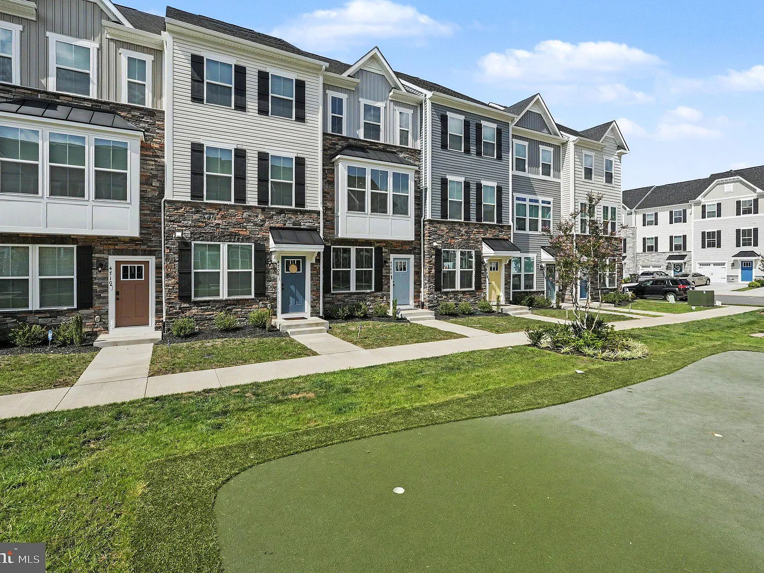 3 bed, 3.5 bath, 1704 sqft, $2,500 — Photo 3