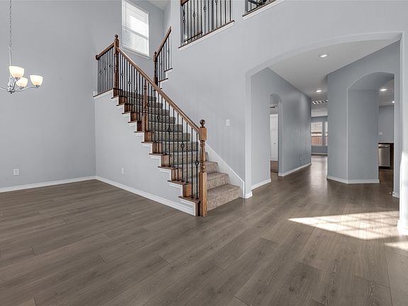 5th image of 601 Cowboy Way