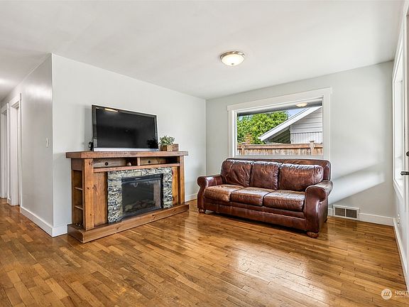 5th image of 3507 3509 Quince Street SE