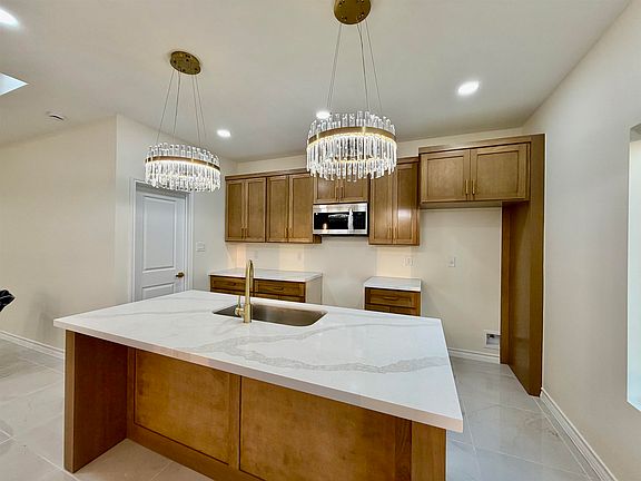 4th image of 6003 Heather Loop