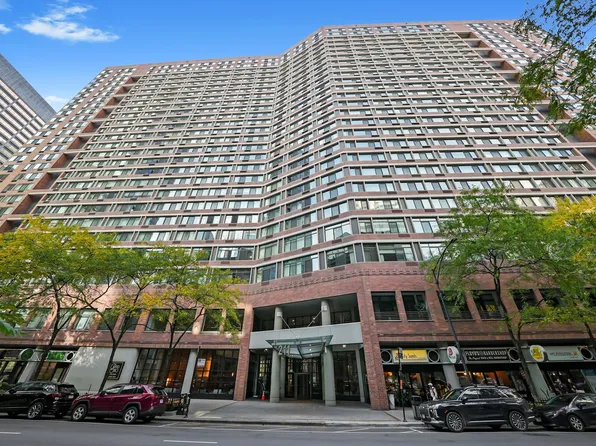 211 E Ohio St APT 2707, Chicago, IL 60611