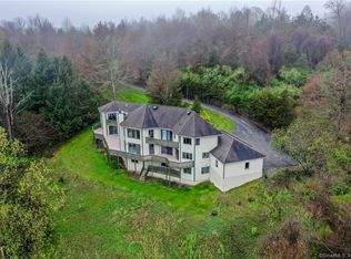 39 Castle Hill Ln, Bridgewater, CT 06752