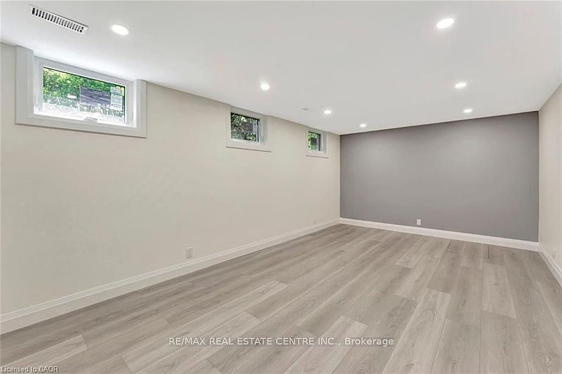 Kitchener House for rent - 2 Bedrooms — photo 3