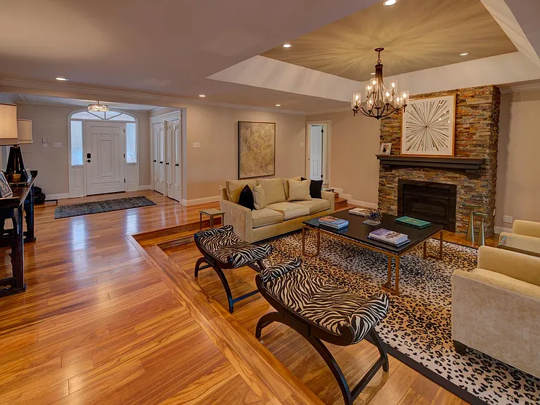 10490 Frontenac Woods Ln — Photo 8
