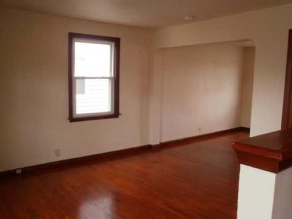 3rd image of 1296 Eastview Ave
