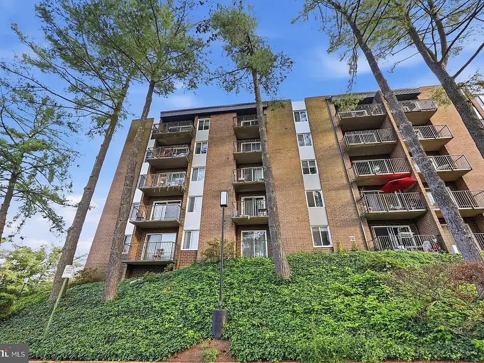 60 S Van Dorn St #202