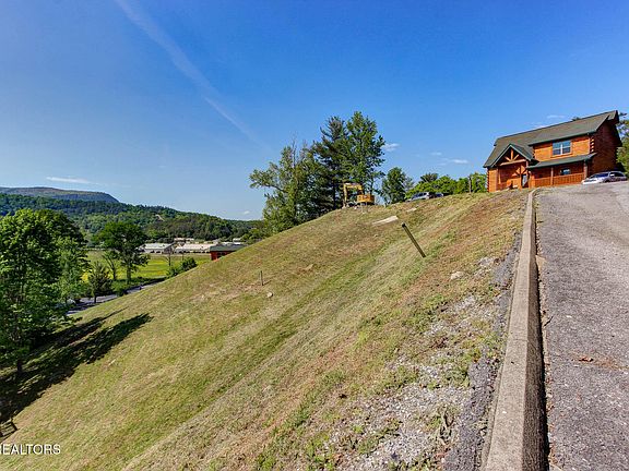 4th image of 1801 Stone Wood Way