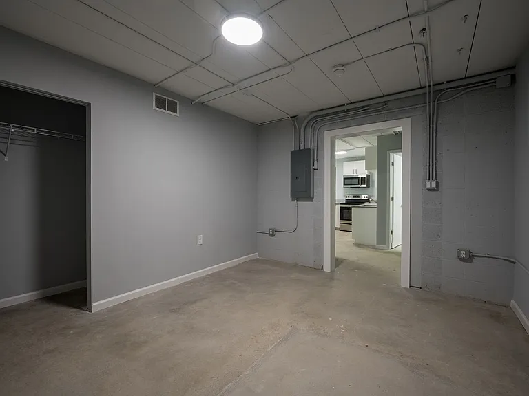 Calhoun Lofts & Thunderbird Flats — Photo 29