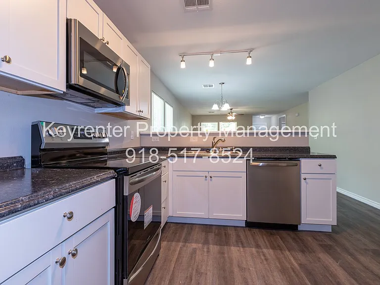 808 N Franklin Ave — Photo 13