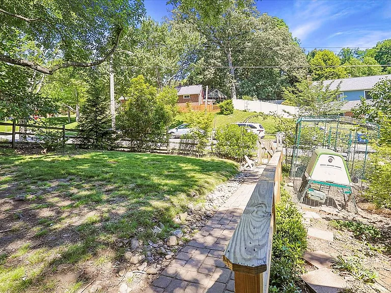 200 Belton Rd — Photo 31