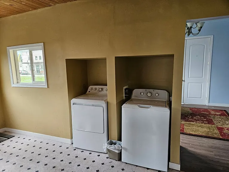 435 Ash St — Photo 4