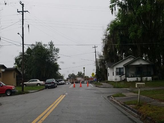 4th image of 715 SE Hugo Ln