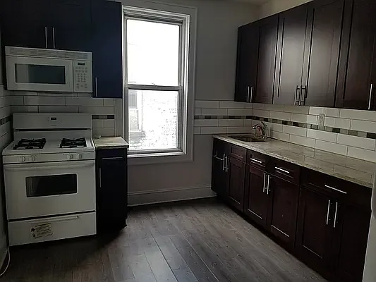 Rented by Metropolis International Realty Inc. | media 7