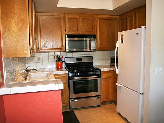 2nd image of 10926 Moorpark St APT 2