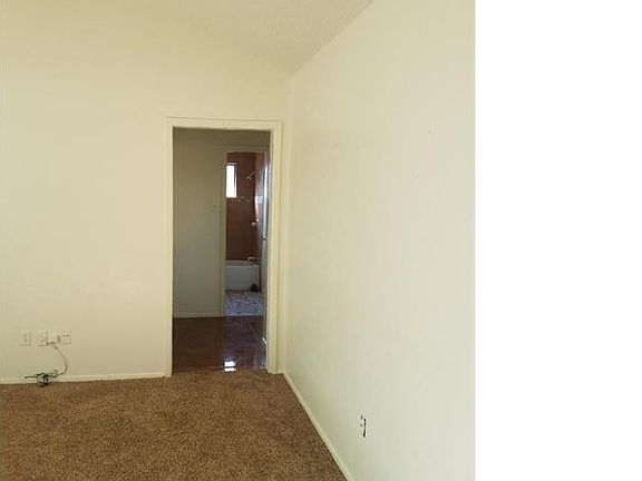 3rd image of 2709 Oakmont Dr