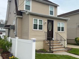 71 Cambridge St, Valley Stream, NY 11581