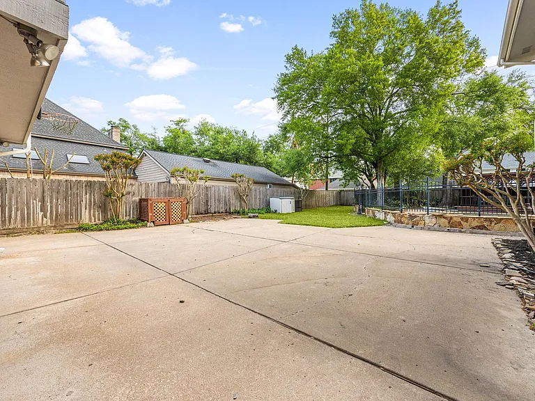 19806 Sunbridge Ln — Photo 36