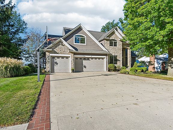 3rd image of 4540 Edgewater Dr