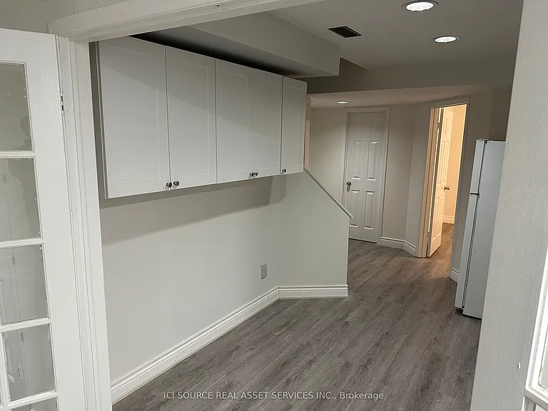 155 Highland Cres #LOWER — Photo 12