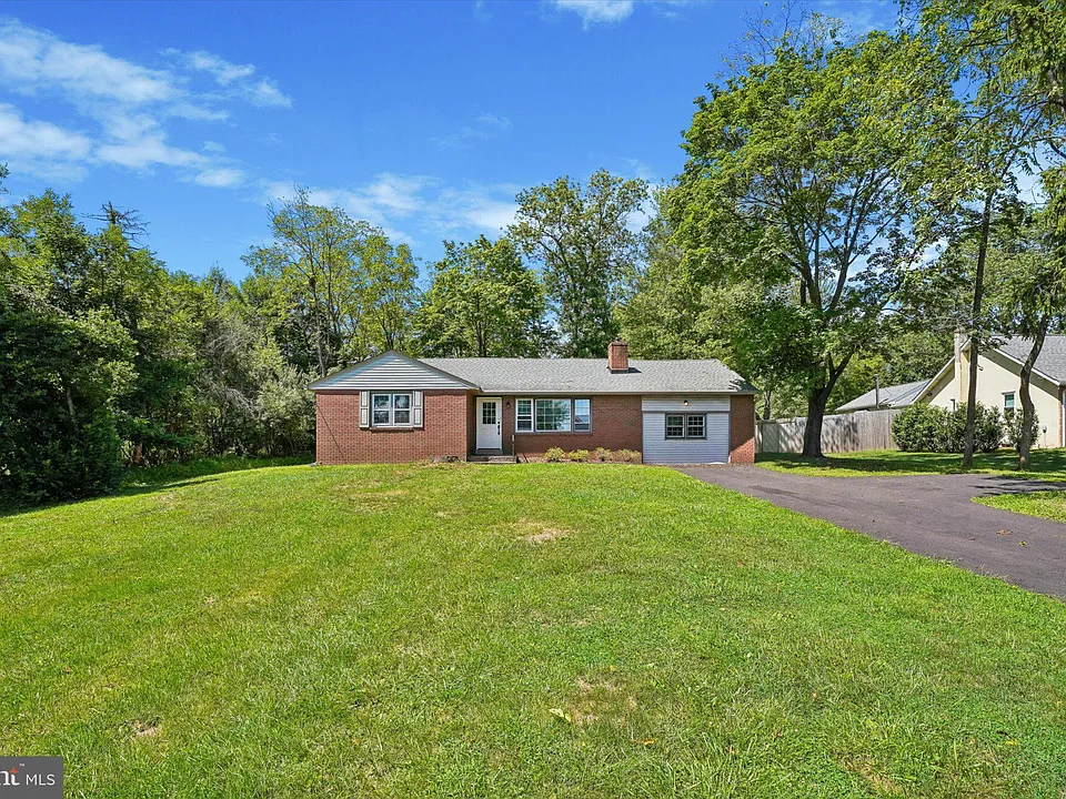 227 Fairhill Rd