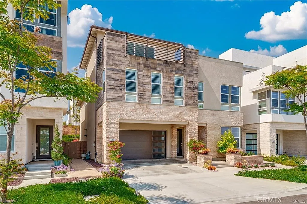 5 bed, 4.5 bath, 2950 sqft, $7,500 — Photo 1