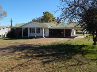 203 Forrest Ave, Clifton, TN 38425