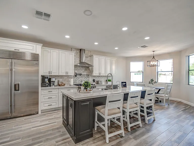 3216 E Sunnyside Ln — Photo 11