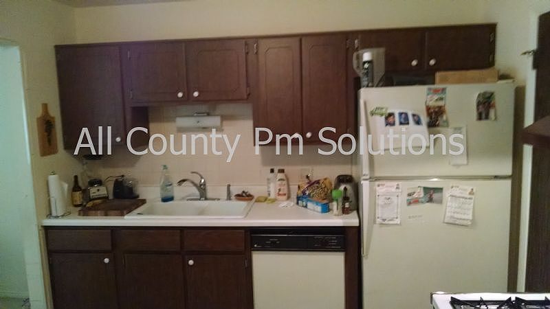 2nd image of 498 Thornhill Ln APT B2
