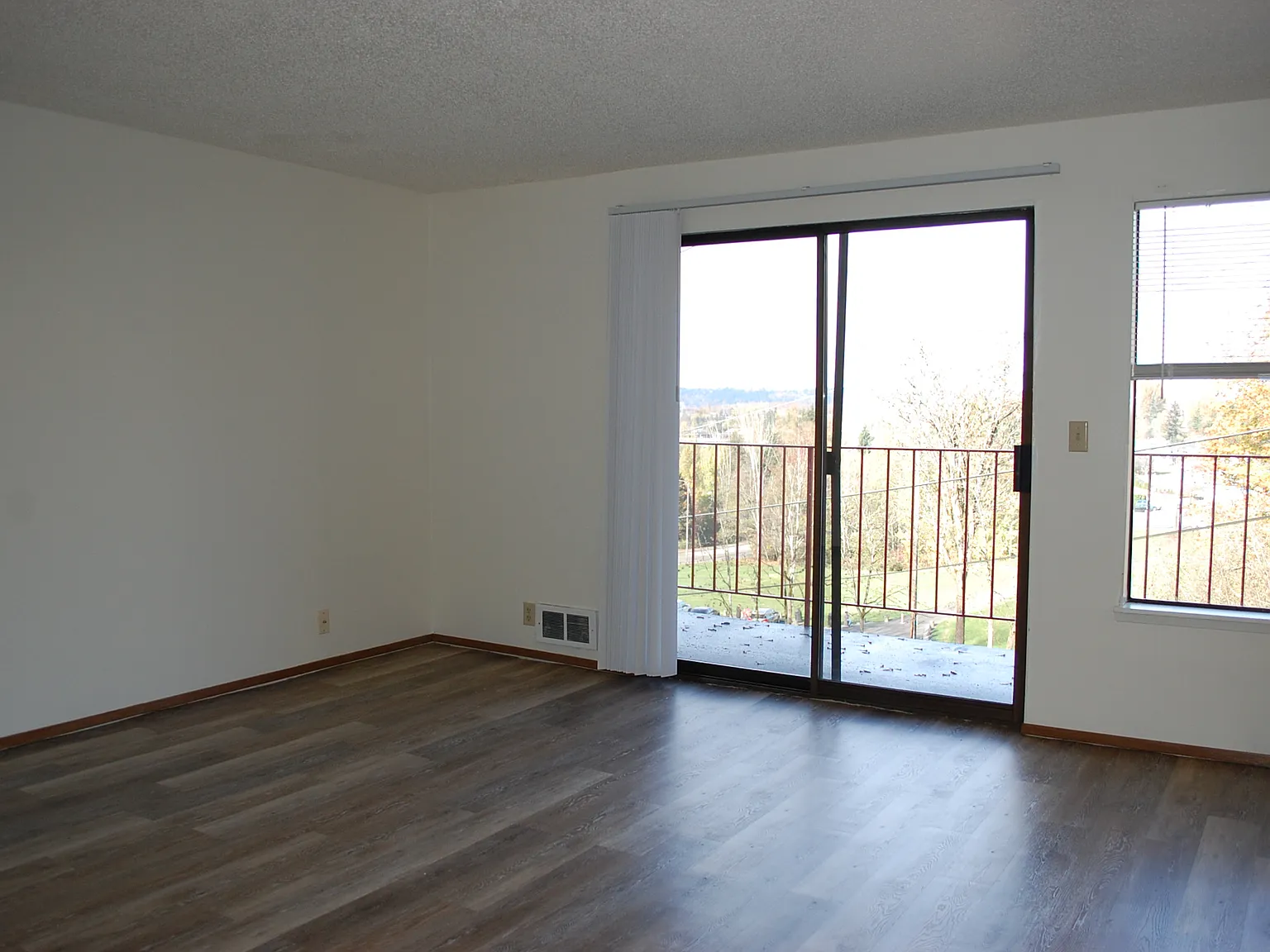 2 bed, 900 sqft, $1,780 — Photo 2
