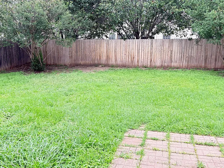 2209 Georgian Dr — Photo 14