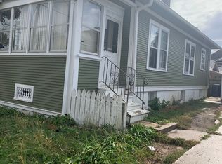 311 Summit St, Elgin, IL 60120