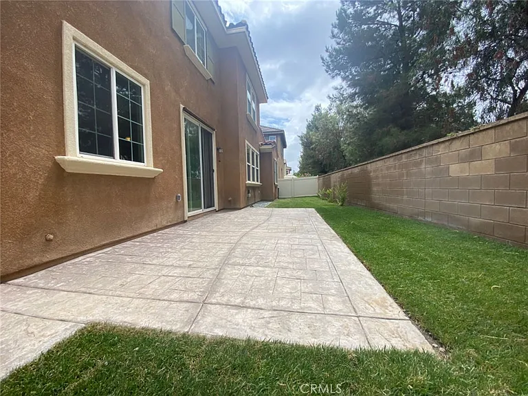 40485 Amesbury Ln — Photo 14