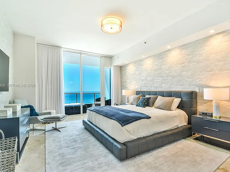 100 S Pointe Dr #2806 — Photo 15